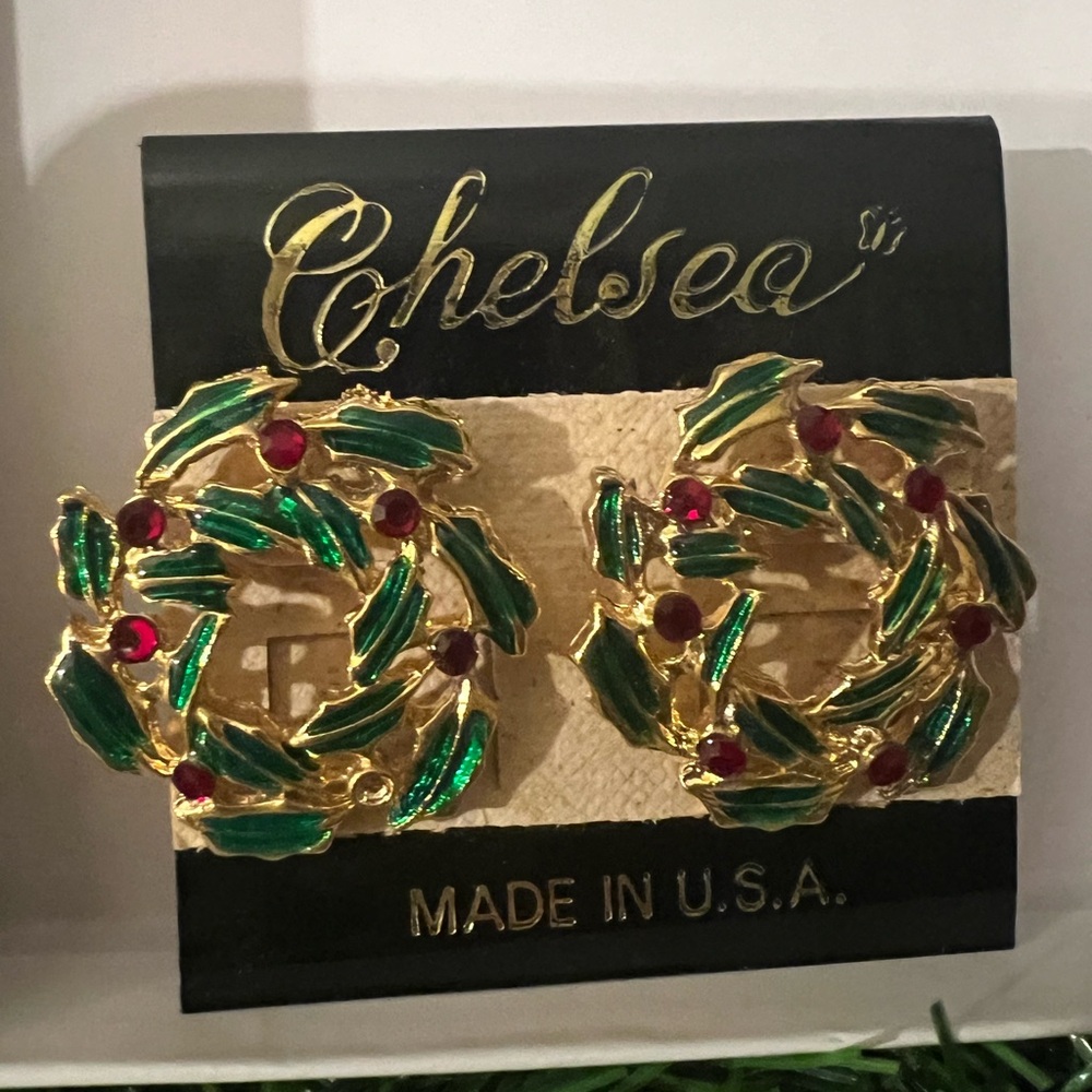 Chelsea Wreath Holiday Earrings NEW!